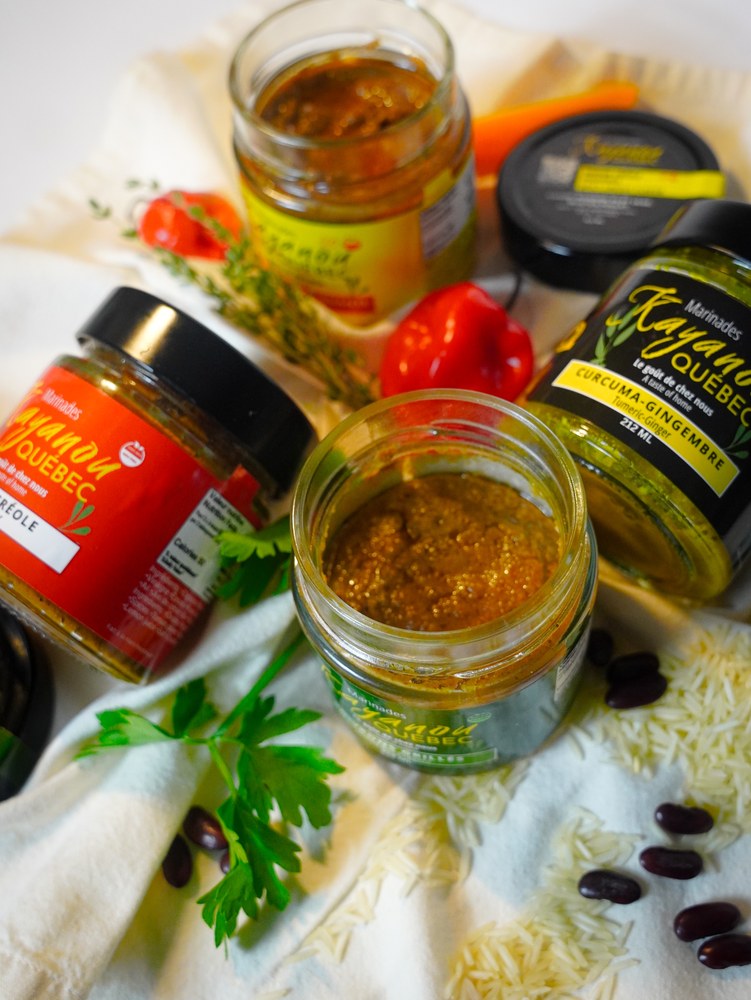 Produits KAYANOU QUEBEC de différentes saveurs présentés avec des ingrédients.